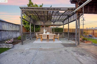 20674 Forest Ave in Castro Valley, CA - Building Photo - Building Photo