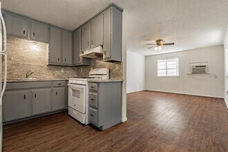 319 E Edwards St in Edmond, OK - Foto de edificio - Building Photo