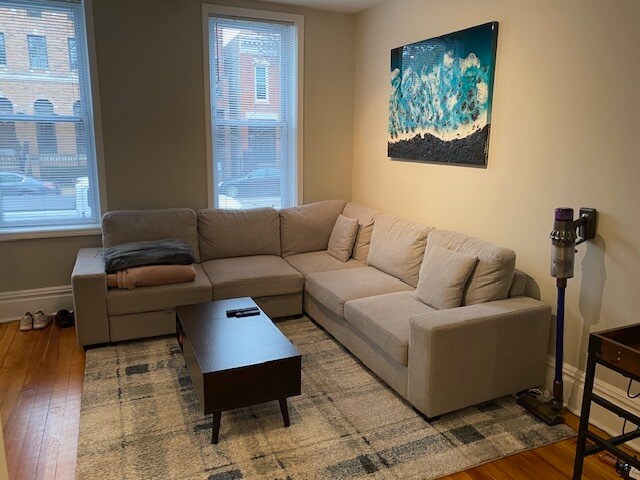 2334 N Southport Ave, Unit 1R in Chicago, IL - Building Photo