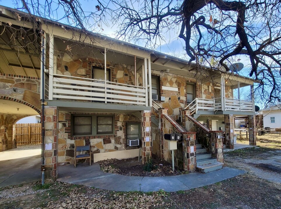 1206 Avenue B, Unit 1 in Brownwood, TX - Building Photo