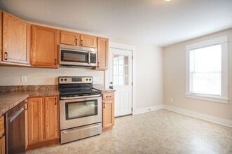 43 Ley St, Unit 43 ley st in Agawam, MA - Foto de edificio - Building Photo