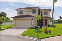 4697 SW 134th Ave in Miramar, FL - Foto de edificio - Building Photo