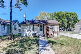 233 Cypress Ave in Crosby, TX - Building Photo - Building Photo