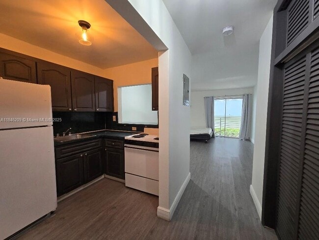 1441 Lincoln Rd in Miami Beach, FL - Building Photo - Building Photo