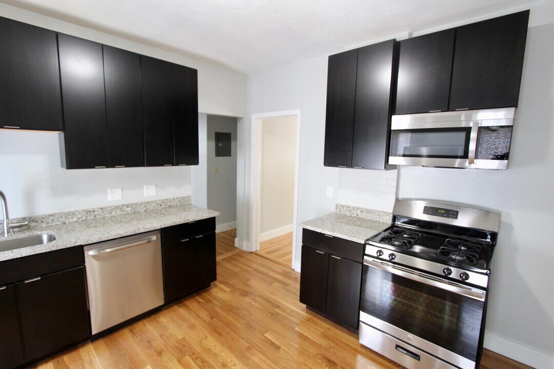 109 Pleasant St, Unit 1 in Boston, MA - Foto de edificio