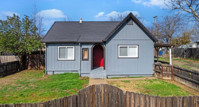 706 State St in Redding, CA - Building Photo