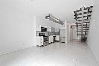 690 SW 1st Ct, Unit 2308 in Miami, FL - Foto de edificio - Building Photo