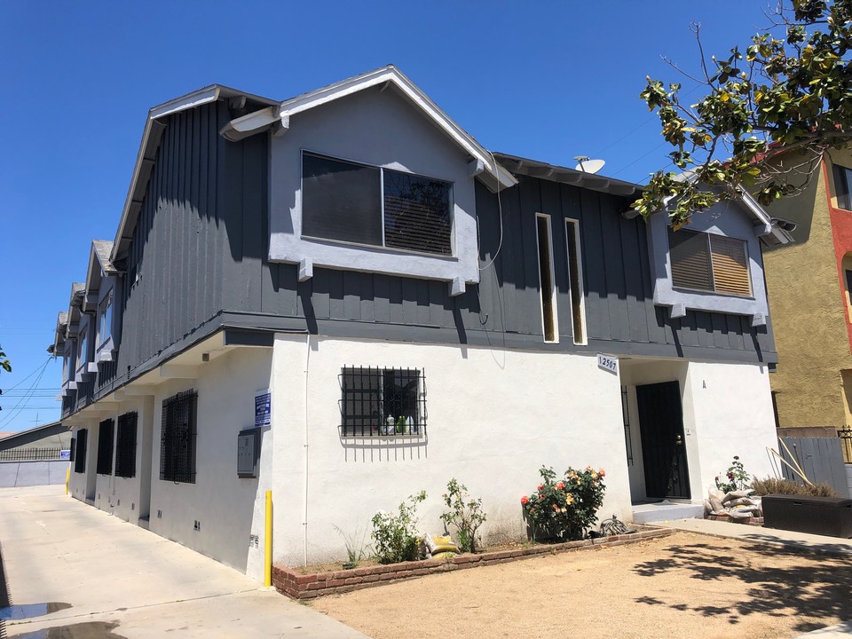 12507 Kornblum Ave in Hawthorne, CA - Building Photo