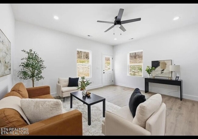 3429 Garden Dr in Knoxville, TN - Foto de edificio - Building Photo