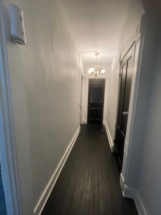 22 N 2nd St, Unit First floor in Meriden, CT - Building Photo