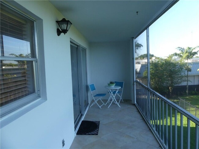 950 Hillcrest Dr, Unit 302 in Hollywood, FL - Foto de edificio - Building Photo