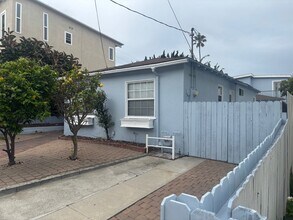 111 Barney Ct in Hermosa Beach, CA - Foto de edificio - Building Photo