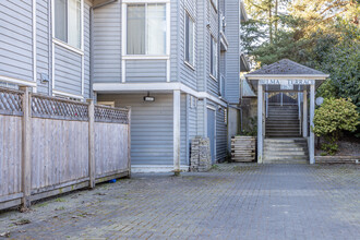 Belmar Terrace in Maple Ridge, BC - Building Photo - Building Photo