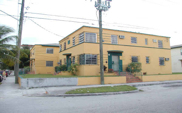 900 SW 4th St in Miami, FL - Building Photo - Building Photo