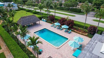 1220 NW 13th St, Unit 205 in Boca Raton, FL - Building Photo