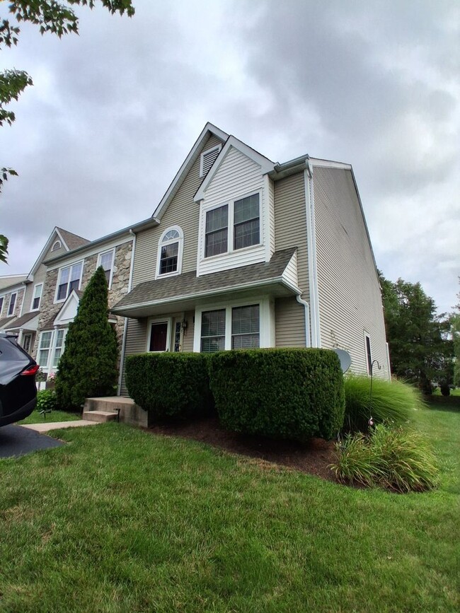 property at 660 Longwood Rd