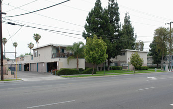 Mountain View Apartments in Anaheim, CA - Building Photo - Building Photo