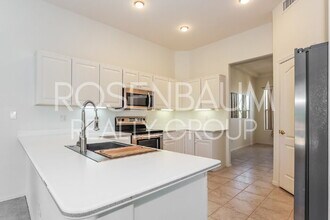 1210 E Westchester Dr in Chandler, AZ - Foto de edificio - Building Photo