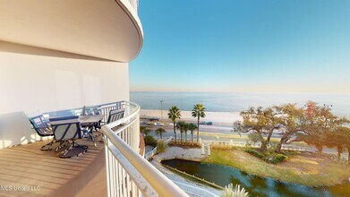 2228 Beach Dr in Gulfport, MS - Building Photo - Building Photo