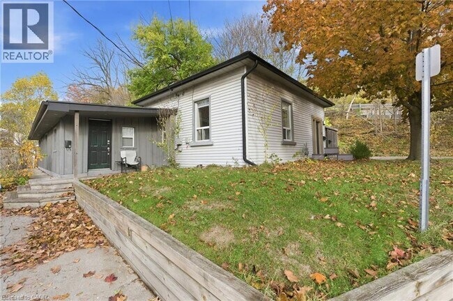 51 York Rd in Dundas, ON - Building Photo - Building Photo