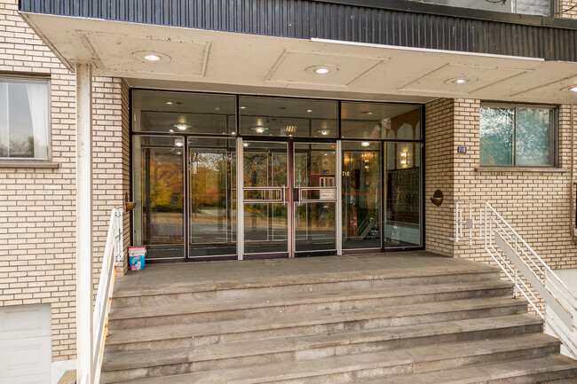710 32E Av in Montréal, QC - Building Photo - Building Photo