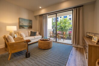 Bimini Square Apartments in Cape Coral, FL - Building Photo - Building Photo