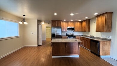 2483 Shay Ct in Fortuna, CA - Building Photo - Building Photo