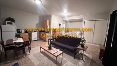 2704 N Mesa Dr in Farmington, NM - Building Photo - Building Photo