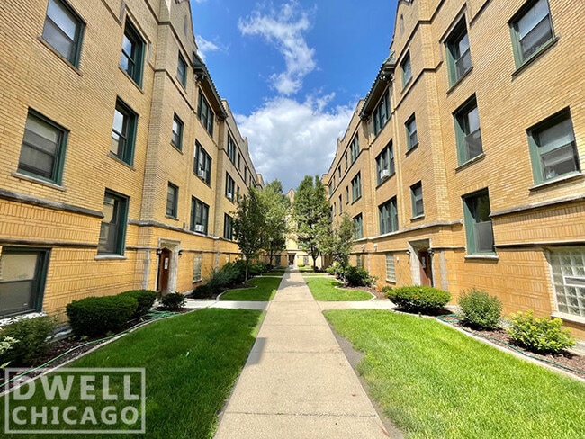 2300 N Spaulding Ave, Unit 3 in Chicago, IL - Foto de edificio - Building Photo