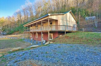 68 Iceburg Ln in Sylva, NC - Building Photo - Building Photo