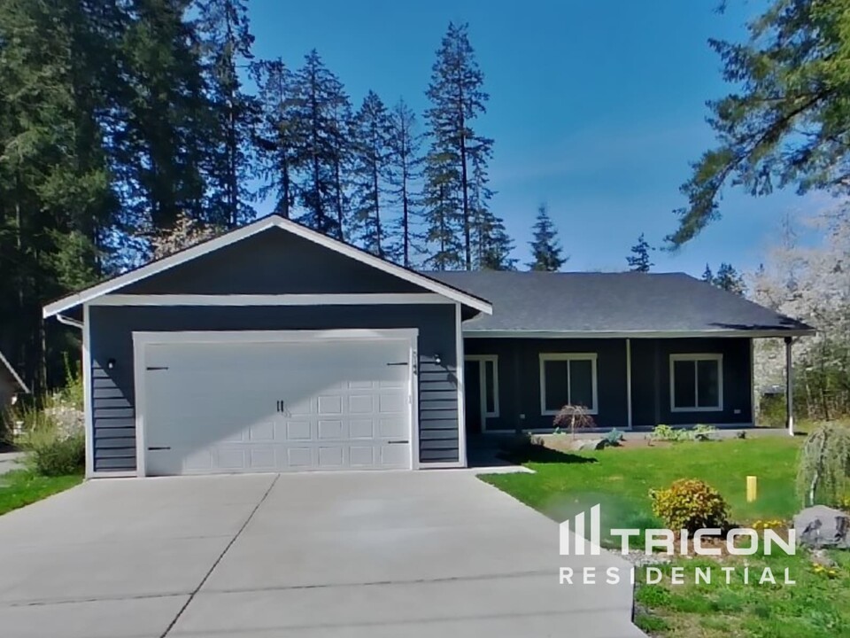 5144 Victory Dr SW in Port Orchard, WA - Building Photo