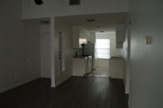 1428 W Braker Ln in Austin, TX - Building Photo - Building Photo