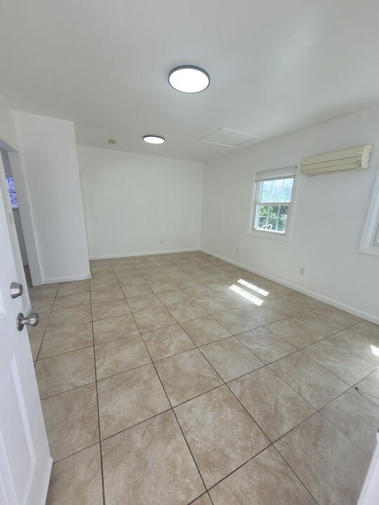10301 Dalerose Ave in Inglewood, CA - Building Photo