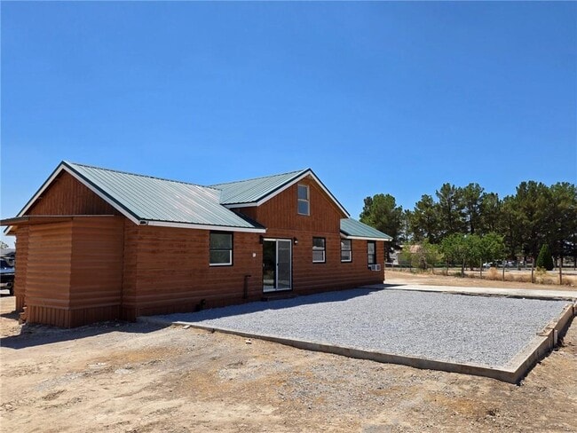 270 W Patricia Ln in Pahrump, NV - Building Photo - Building Photo