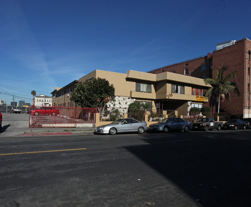 735 Bonnie Brae St in Los Angeles, CA - Building Photo