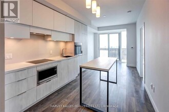 5201-5208 EGLINTON Ave in Toronto, ON - Building Photo - Building Photo