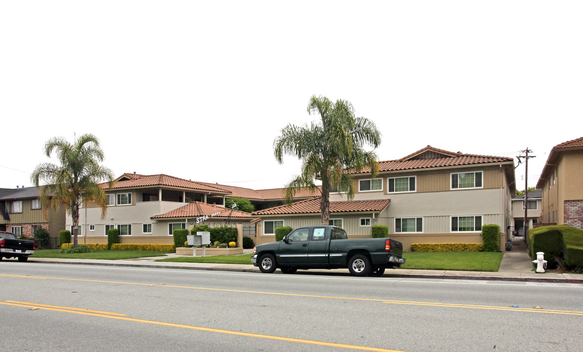 Star Apartments in Santa Clara, CA - Building Photo