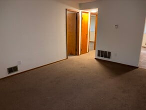 1543 Hubbard Rd in Madison, OH - Building Photo - Building Photo