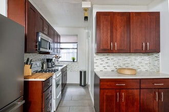 454 W 47th St in New York, NY - Building Photo - Building Photo