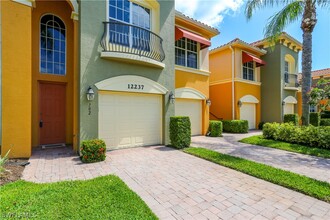 12237 Toscana Way in Bonita Springs, FL - Foto de edificio - Building Photo