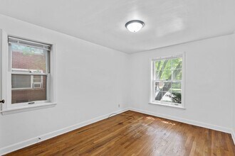 8130 W North Ave, Unit 3 in Wauwatosa, WI - Building Photo - Building Photo