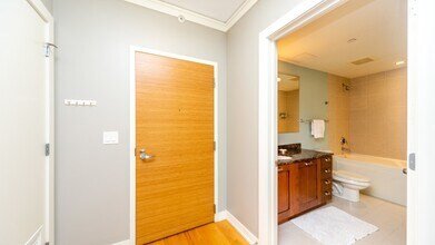 1570 Elmwood Ave, Unit 808 in Evanston, IL - Building Photo - Building Photo