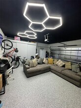 11910 SW 243rd St in Princeton, FL - Foto de edificio - Building Photo