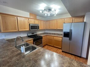 155 NE Melrose Dr in Oak Harbor, WA - Building Photo - Building Photo