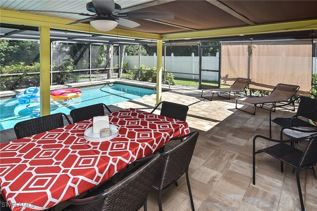 211 SE 46th St in Cape Coral, FL - Foto de edificio - Building Photo