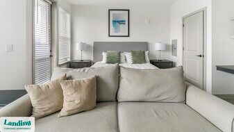 91 Jensen Dr, Unit 2111 in Houston, TX - Building Photo