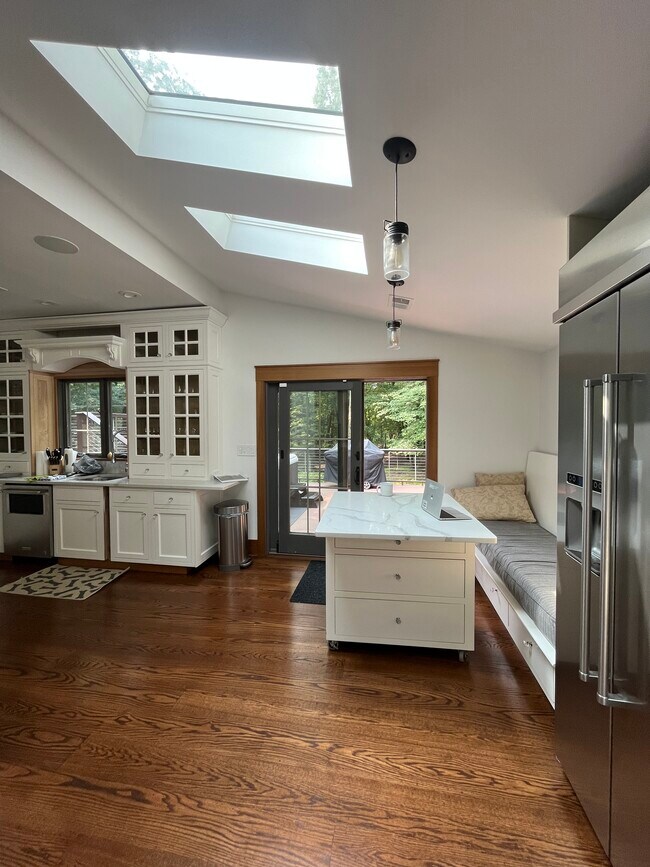 2817 Laurel Ln Rentals in Henryville, PA