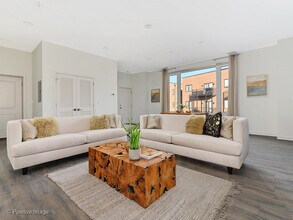 North Oak Lofts in Chicago, IL - Building Photo - Building Photo