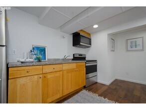 3653 SE Gladstone St in Portland, OR - Building Photo - Building Photo