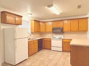 932 Andrews St in Jacksonville, TX - Building Photo - Building Photo